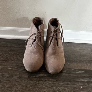 Toms size 9 wedge booties